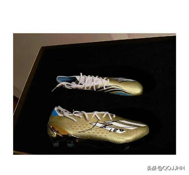 宝威体育下载网站：日本第一男公关晒与梅西合影 引爆全球球迷疯狂追捧(图2)
